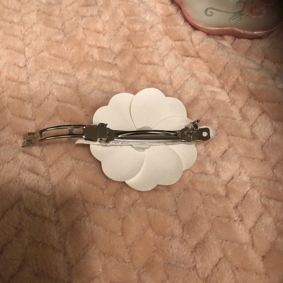 COPY - Authentic Chanel Camellia Flower High Fashion hair barrette. - Picture 4 of 4
